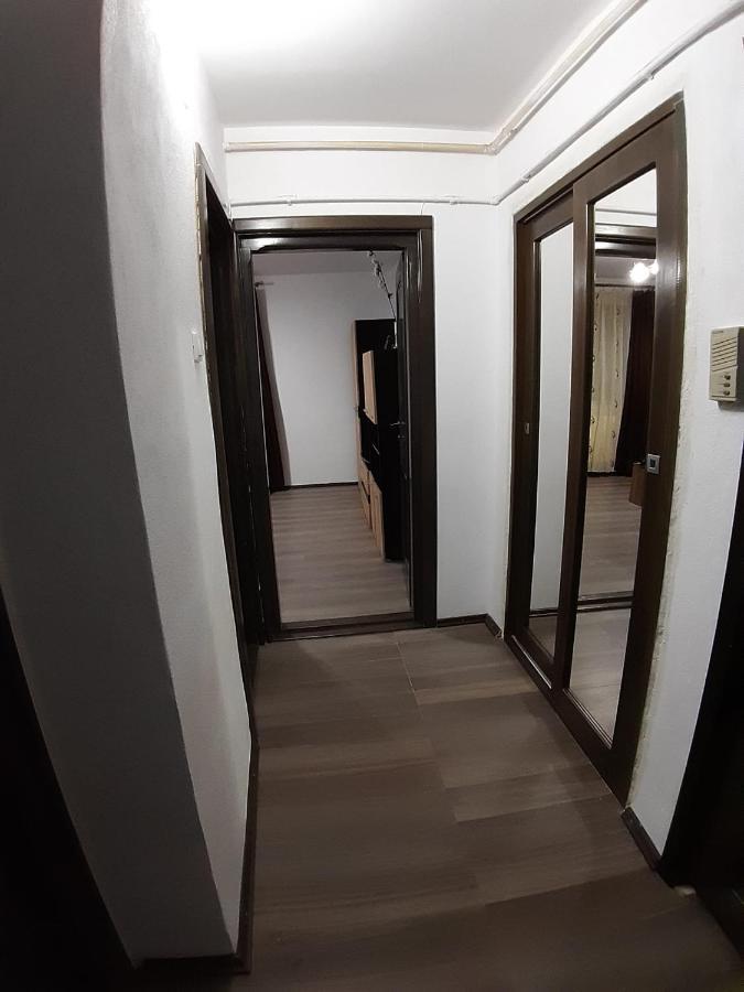 Apartament Confortabil In Targu Jiu Exterior photo